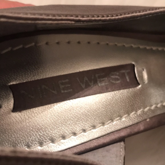 Beautiful satin dressy pump - Picture 6 of 6